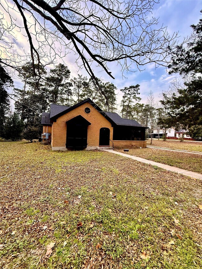 Foto del edificio - 300 Dunnam Ave