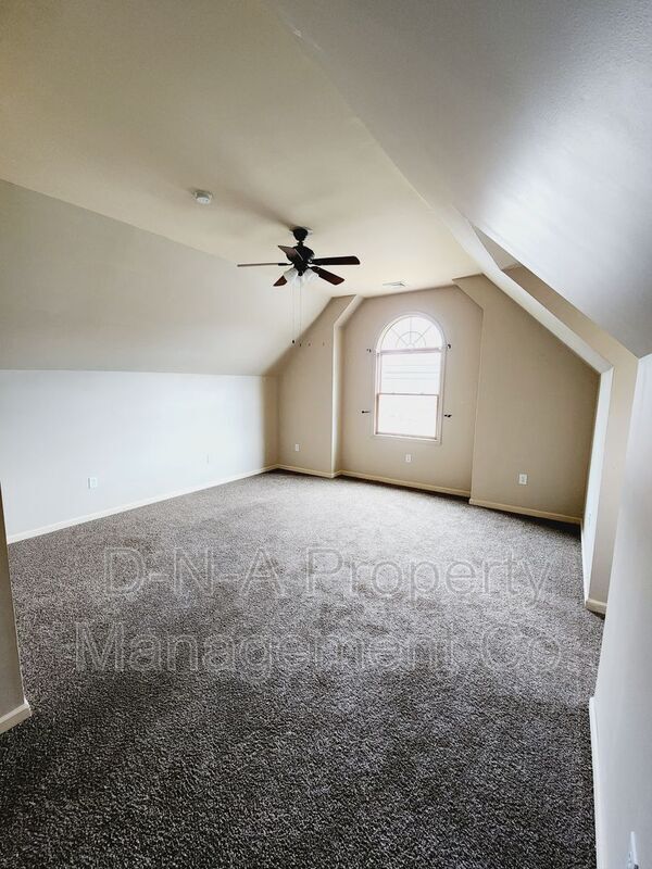 Building Photo - 1811 PA-611