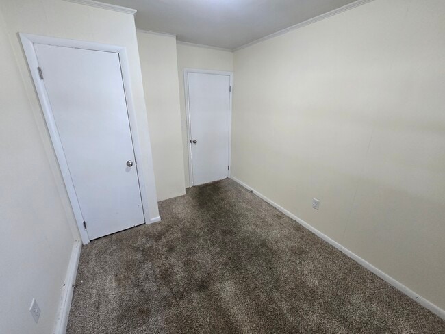 Building Photo - 146 Carver St