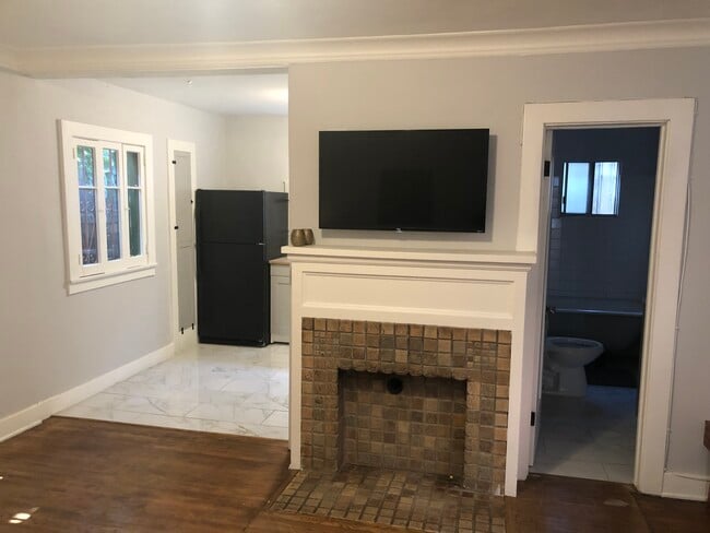 Building Photo - 5613 La Mirada Ave