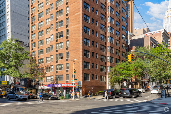 Building Photo - 166 E 35th St