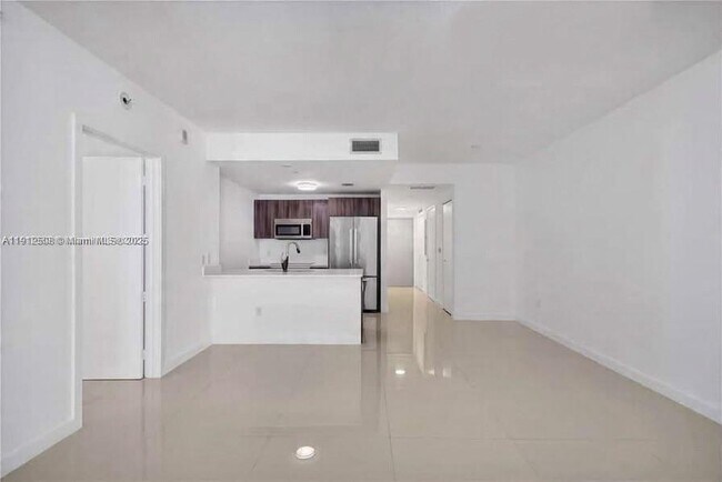 Foto del edificio - 488 NE 18th St