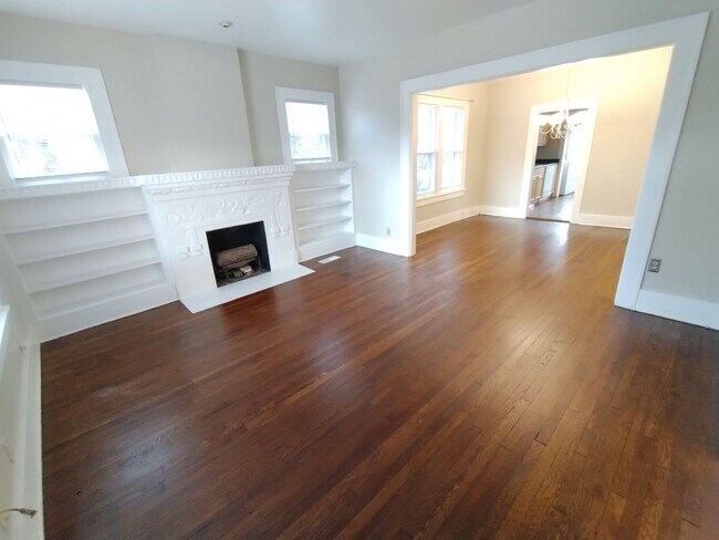Building Photo - FOR LEASE | Cherry Street | 2 Bed, 1 Bath ...