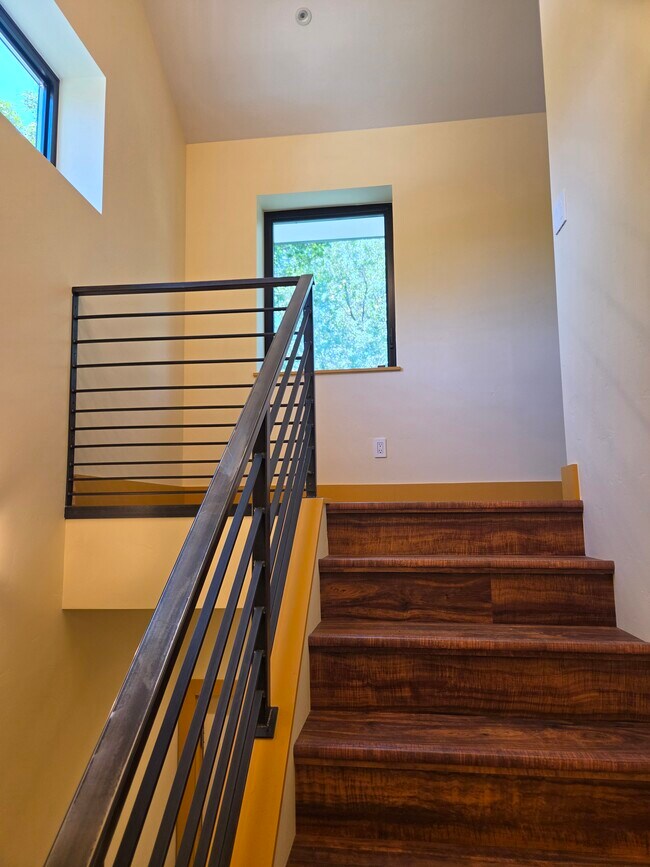 Foto del edificio - 357 1/2 N Lena St
