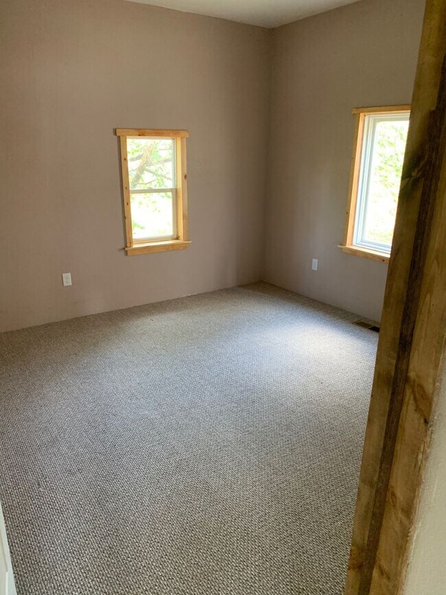 Foto del edificio - Newly redone 2 bedroom $650 per month