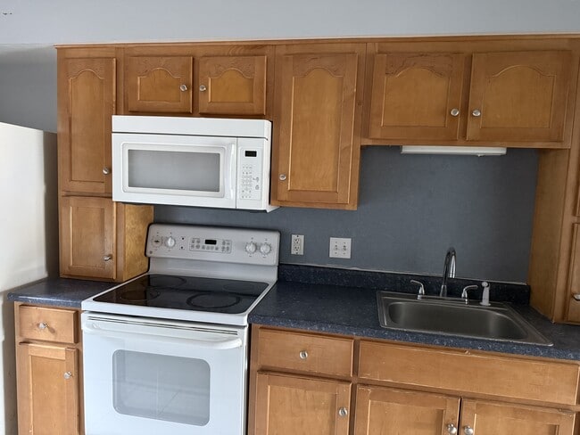 Building Photo - 901 Olmstead Dr