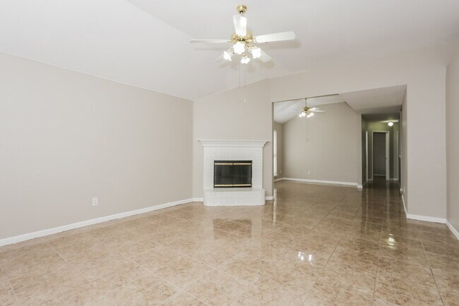 Building Photo - 736 W Colony Dr
