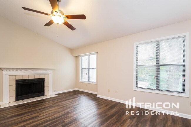 Building Photo - 3833 Greenbrook Dr