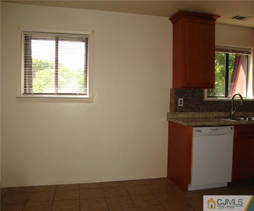 Building Photo - 1208 N Oaks Blvd