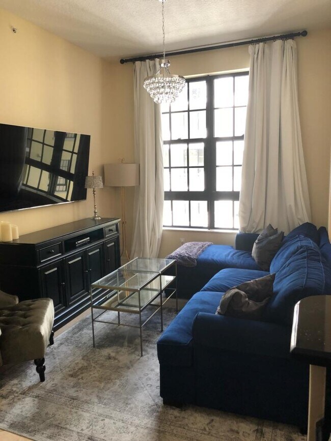 Foto del edificio - 701 S Olive Ave
