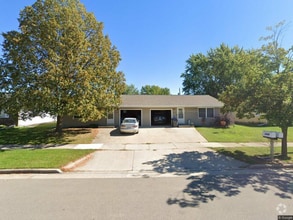 Building Photo - 1344 Meadow Ln
