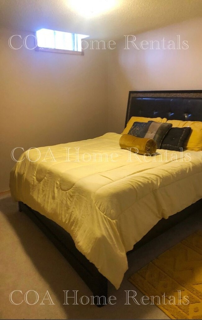 Building Photo - East Side Location