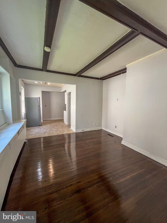 Foto del edificio - 208 Maple Ave