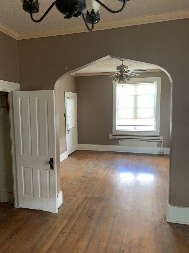 Foto del edificio - Simple 1 BR 2nd Floor Apartment