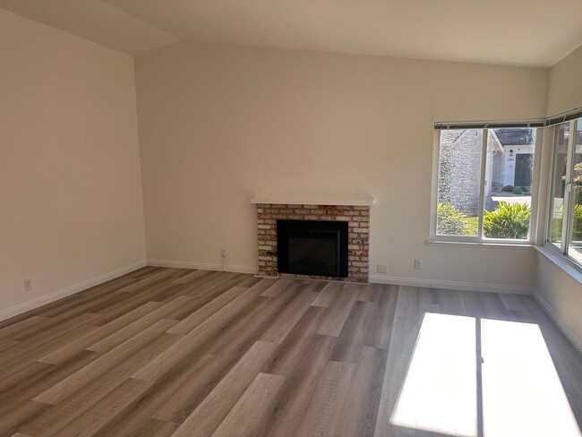 Building Photo - Beautifully Updated 4 Bedroom 2 Bath Home ...