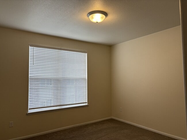 Master bedroom - 3875 S Dayton St