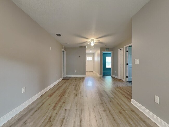 Foto del edificio - 14915 Pine Crest Rd
