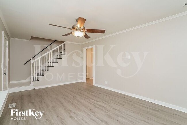 Building Photo - 2423 Paddock Dr