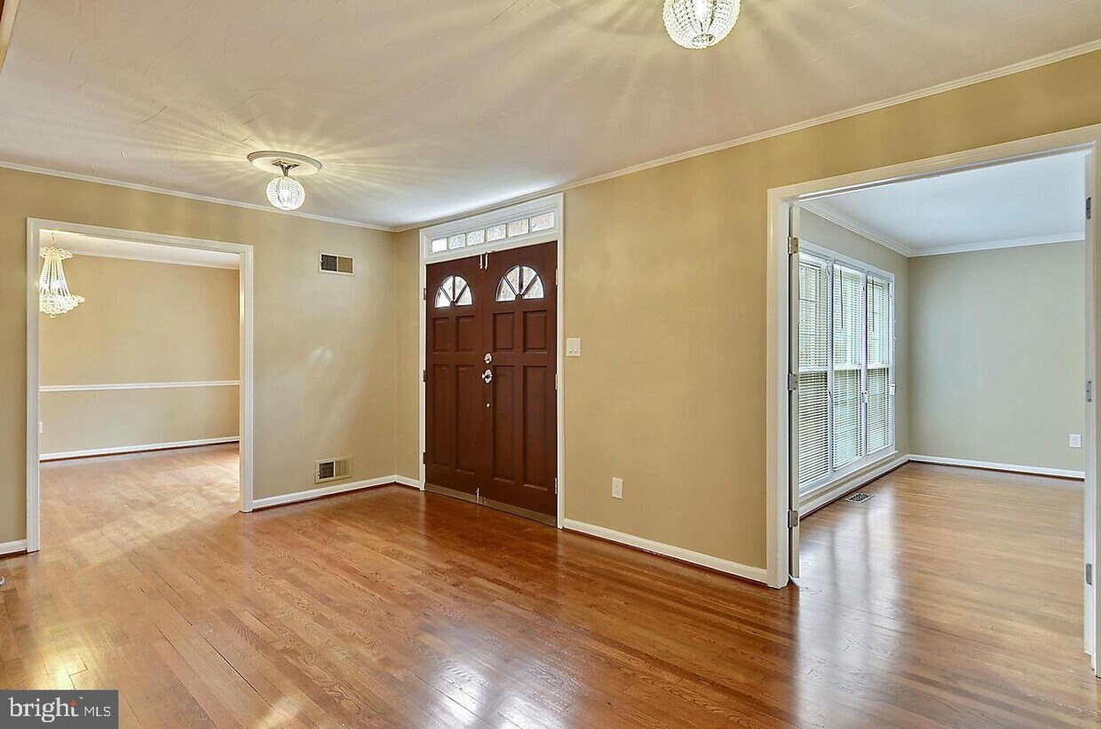 Primary Photo - 9301 Langford Ct