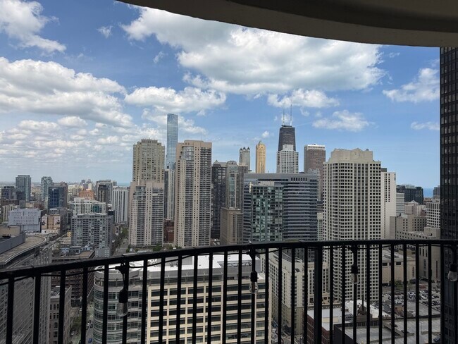 Foto del edificio - 300 N State St