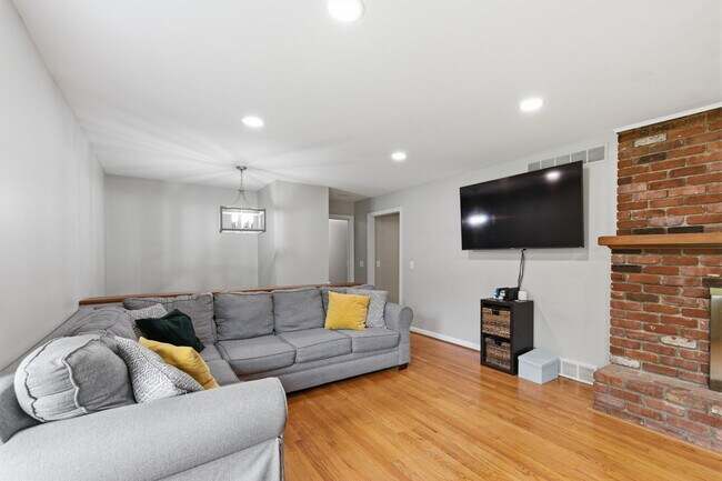 Foto del edificio - 1204 Forest Ct