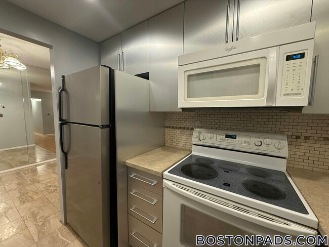 Building Photo - 50 Broadlawn Park