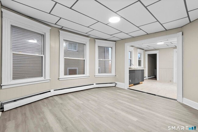 Building Photo - 37 Plaza Ave