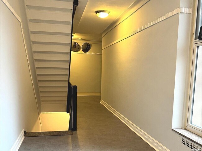Foto del edificio - 65-36 Wetherole St