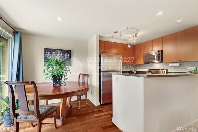 Building Photo - 2 br, 1 bath Condo - 8244 126th Ave NE #Un...