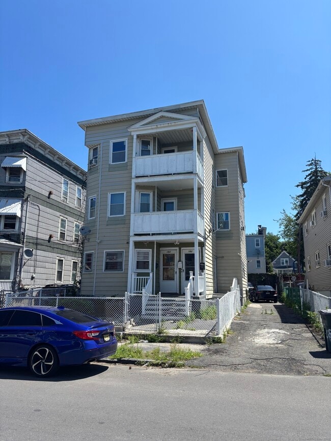 Building Photo - 182 Sheridan St