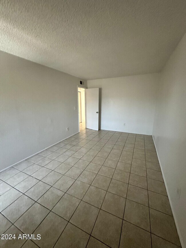 Foto del edificio - 2688 S 43rd Ave