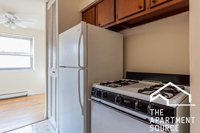 Building Photo - 630 W Wrightwood Ave