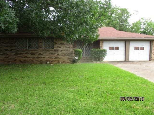 Primary Photo - 1121 Patricia Dr