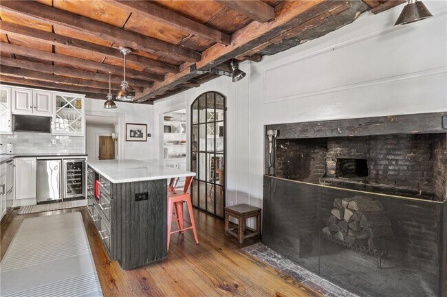 Building Photo - 35 2nd St