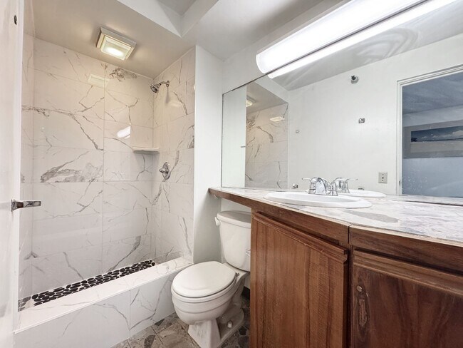 Foto del edificio - Furnished Waikiki Condo with A/C and Utili...