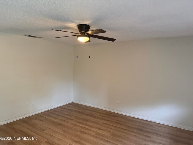 Foto del edificio - 7539 Walden Rd