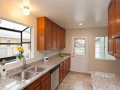 Kitchen - 3318 Adriatic Ave
