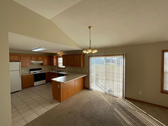 Foto del edificio - Willard 3 bed 2 bath at a great price -