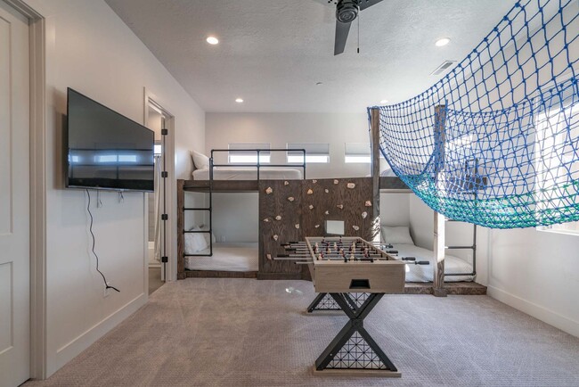 Building Photo - Adventure House!