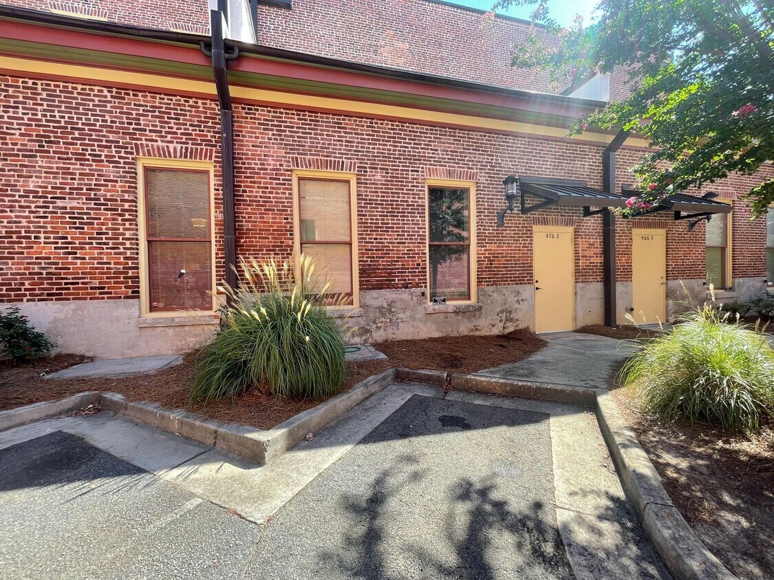 Primary Photo - Stunning Two Bedroom Apartment in the Hear...