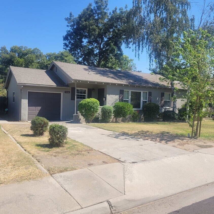Primary Photo - 1526 Albany Ave