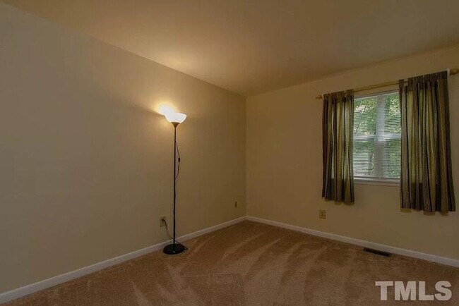 Building Photo - Rooms for rent in Raleigh