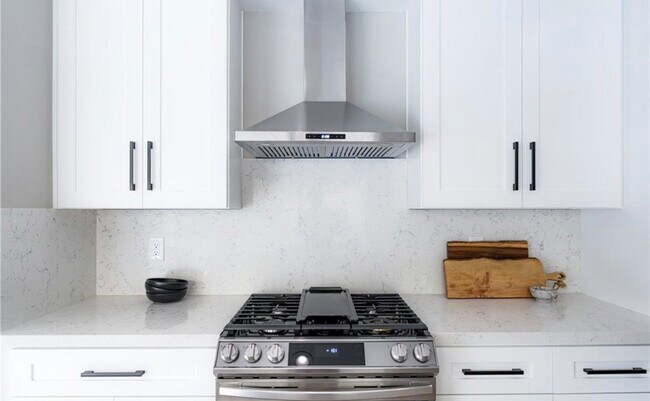 Foto del edificio - 17552 Wayne Ave