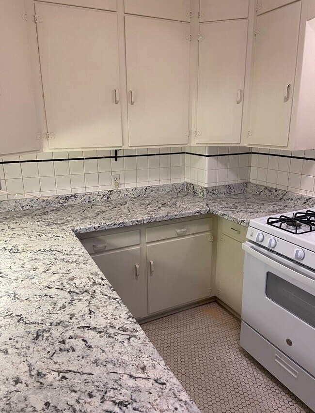 Foto del edificio - 1102 W 6th Ave