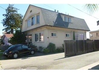 Foto del edificio - 228 Maple Ave