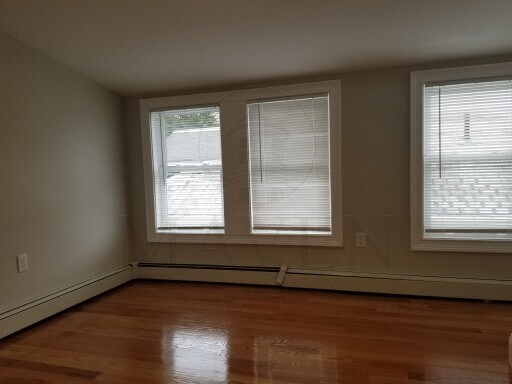 Foto del edificio - 35 Whitfield Rd