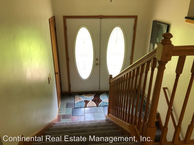 Building Photo - 4 br, 2 bath House - 221 Villa Crest Drive
