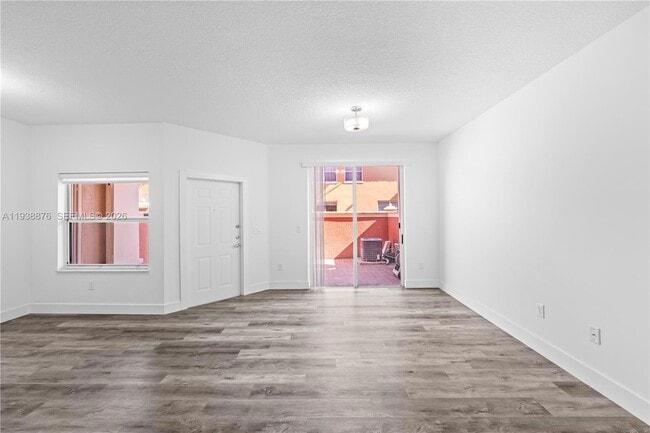 Foto del edificio - 6141 NW 115th Pl