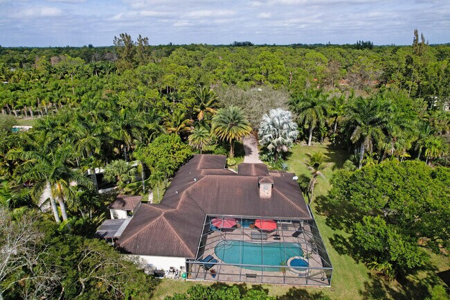 Building Photo - 15200 Timberlane Pl