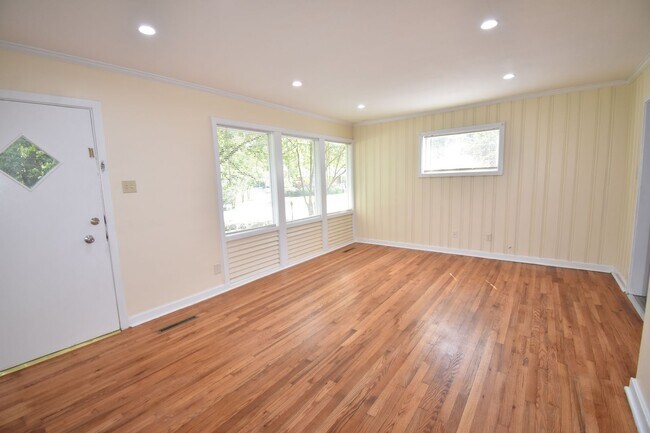 Building Photo - Coming Soon: 4 Bedroom 2 Bath Home (Pets C...